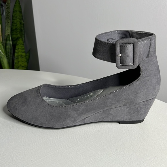 Dexflex Comfort Gray Suede Casual/Work Shoe - Picture 3 of 8